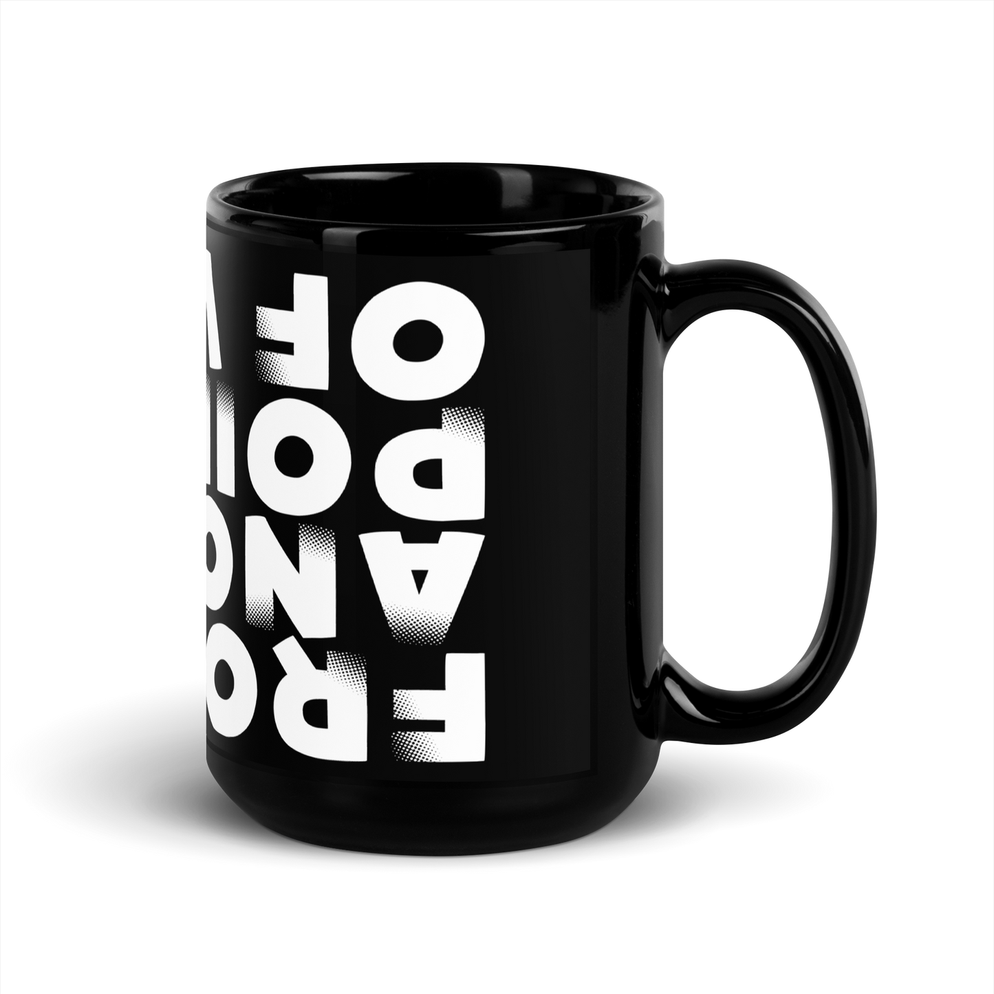 Schwarze Tasse mit From another point of view Text der auf dem Kopf steht Seitenansicht rechts