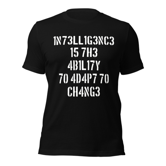 Schwarzes Unisex T-Shirt mit Intelligence is the Ability to Change mit Zahlen statt Buchstaben