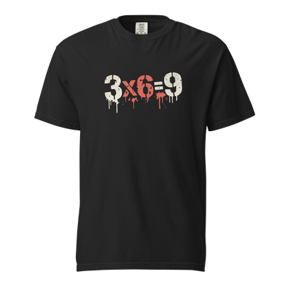 Schwarzes T-Shirt mit "3x6=9" Print in Stencil Graffiti Optik