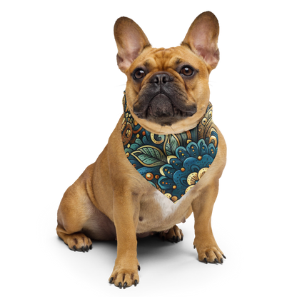 Hund trägt Bandana mit mystischem blau goldenem Blumenmuster