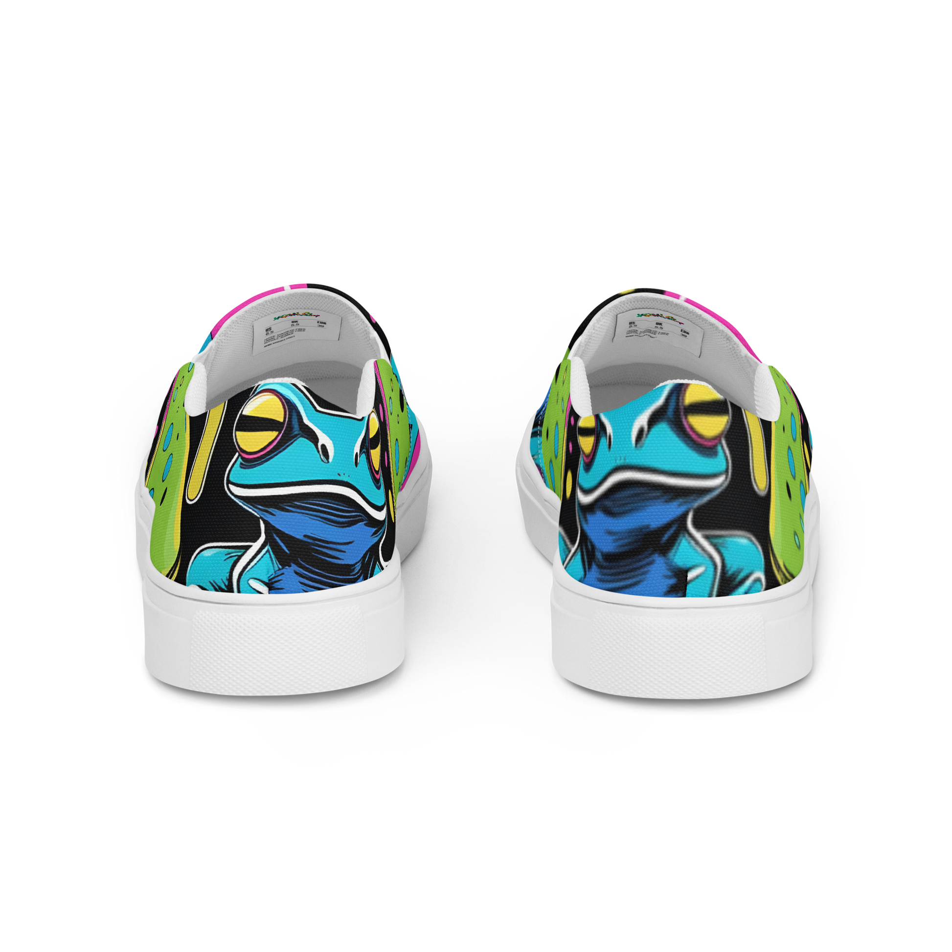 Hintenansicht von zwei Damen Slip Ons mit Giftfröschen und Eis bedruckt und weißem Gummirand