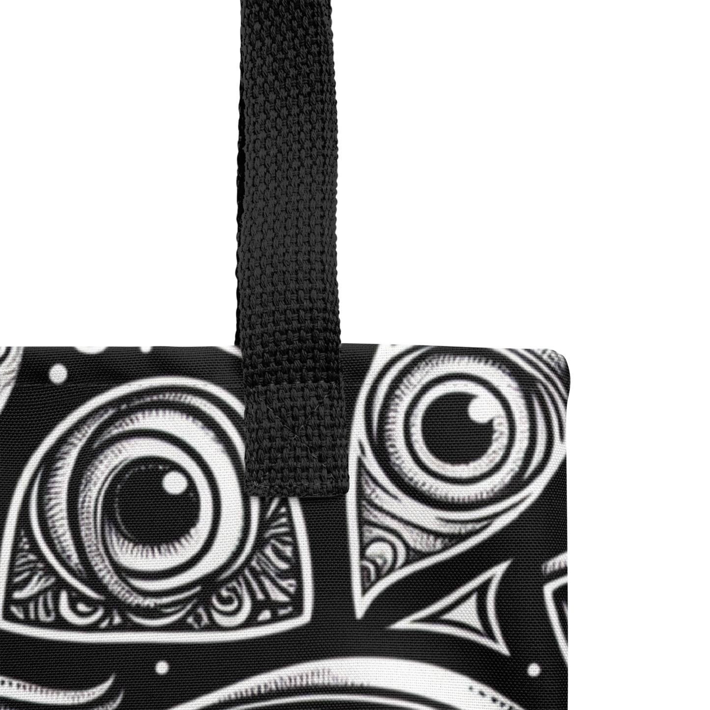 Nahaufnahme Over Stoffbeutel mit schwarz weißem Augen Muster bedruckt und schwarzem Henkel