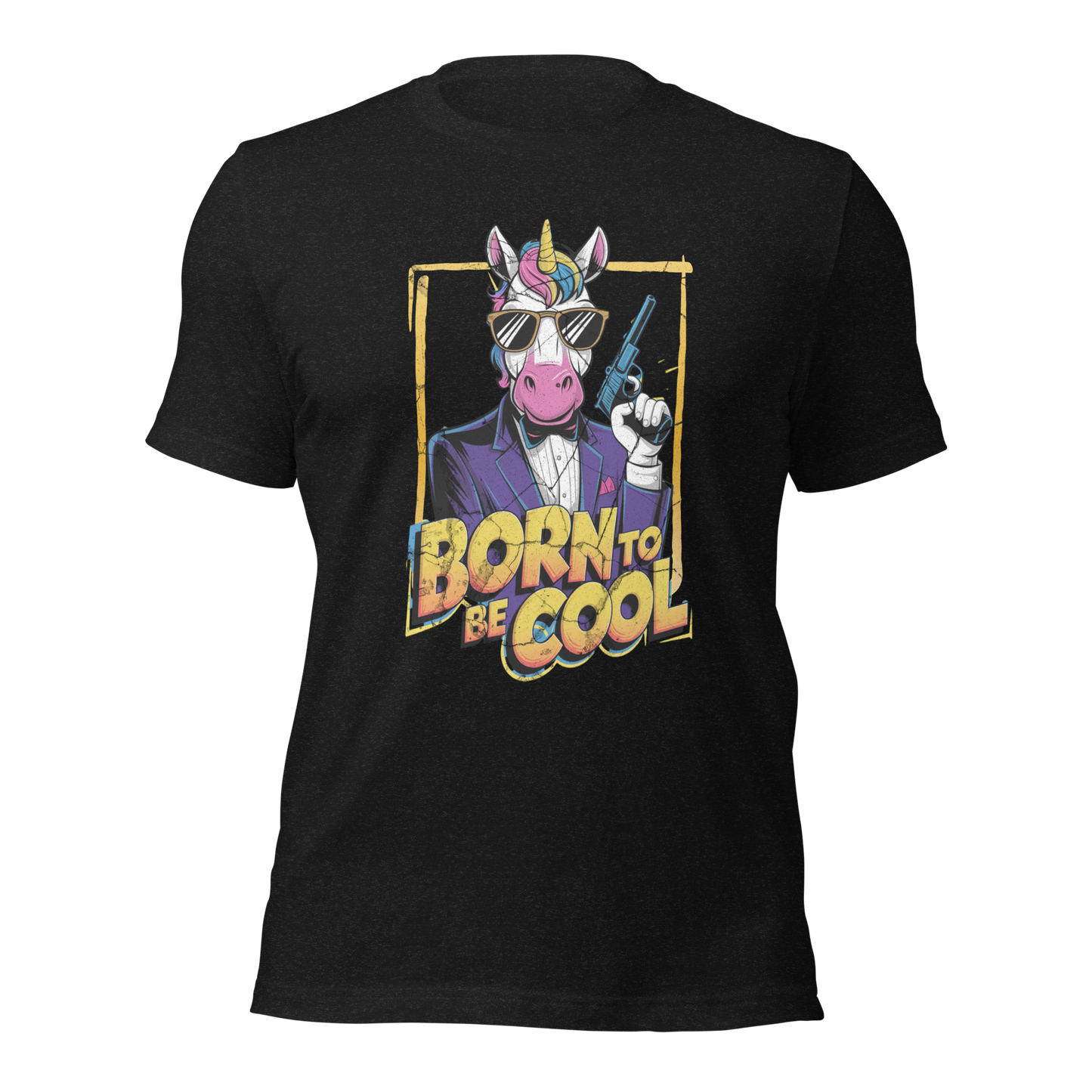 Heather schwarzes Unisex T-Shirt mit Einhorn das Revolver hält und Born to be Cool Print