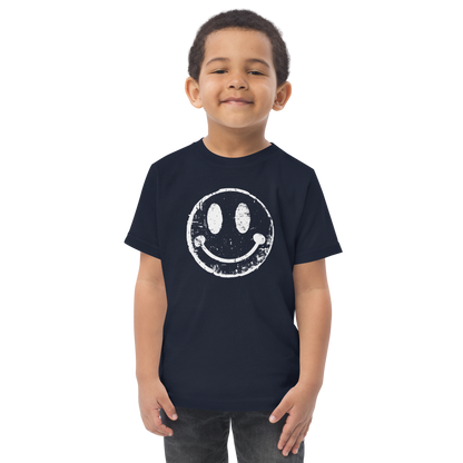 Junge trägt navy T-Shirt mit minimalistischem Smiley Graffiti Print