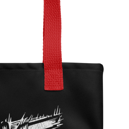 Schwarzer All-Over Stoffbeutel mit Consume Less, Create More Schriftzug und rotem Henkel, Nahaufnahme