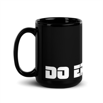 Schwarze Tasse mit Do Epic Shit Schriftzug Seitenansicht