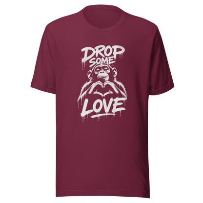Dunkel rotes T-Shirt mit Affen der Herz formt und Drop some Love Schriftzug im Streetart style