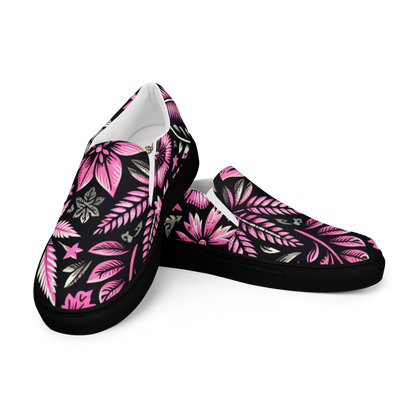 Zwei Damen Slip Ons mit pink schwarzem Hanfblatt Muster und schwarzem Gummirand