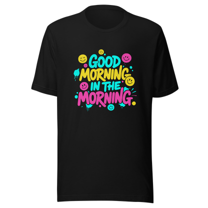 Schwarzes T-Shirt mit buntem-Good Morning in the Morning Spruch im Streetwear-Stil