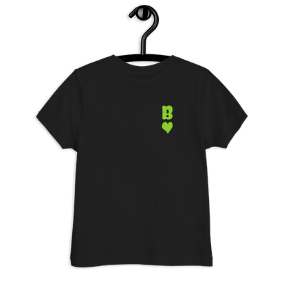 Schwarzes Kinder T-Shirt mit minimalistischem grünem Bube Herz Symbol