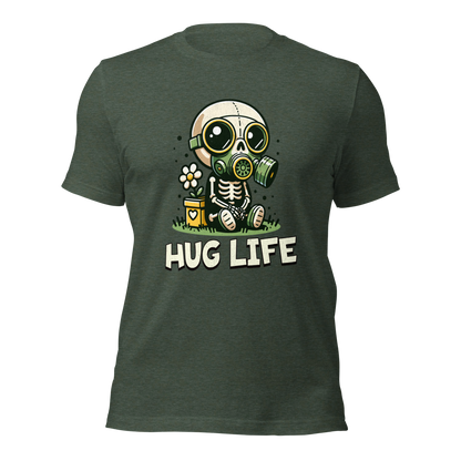 Heather Waldgrünes Unisex T-Shirt mit kleinem Skelettmännchen mit Gasmaske und dem Schriftzug Hug Life