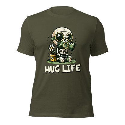 Militärgrünes Unisex T-Shirt mit kleinem Skelettmännchen mit Gasmaske und dem Schriftzug Hug Life