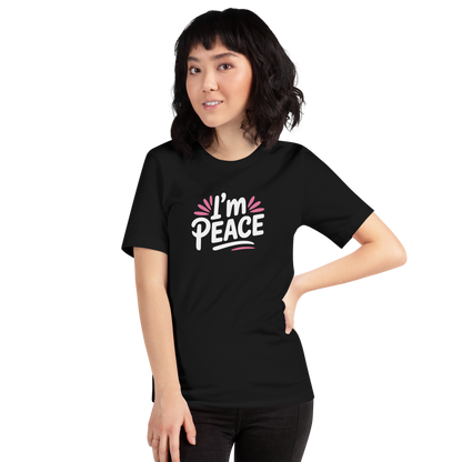 Frau trägt Schwarzes Partnerlook T-Shirt mit I'm Peace Schriftzug