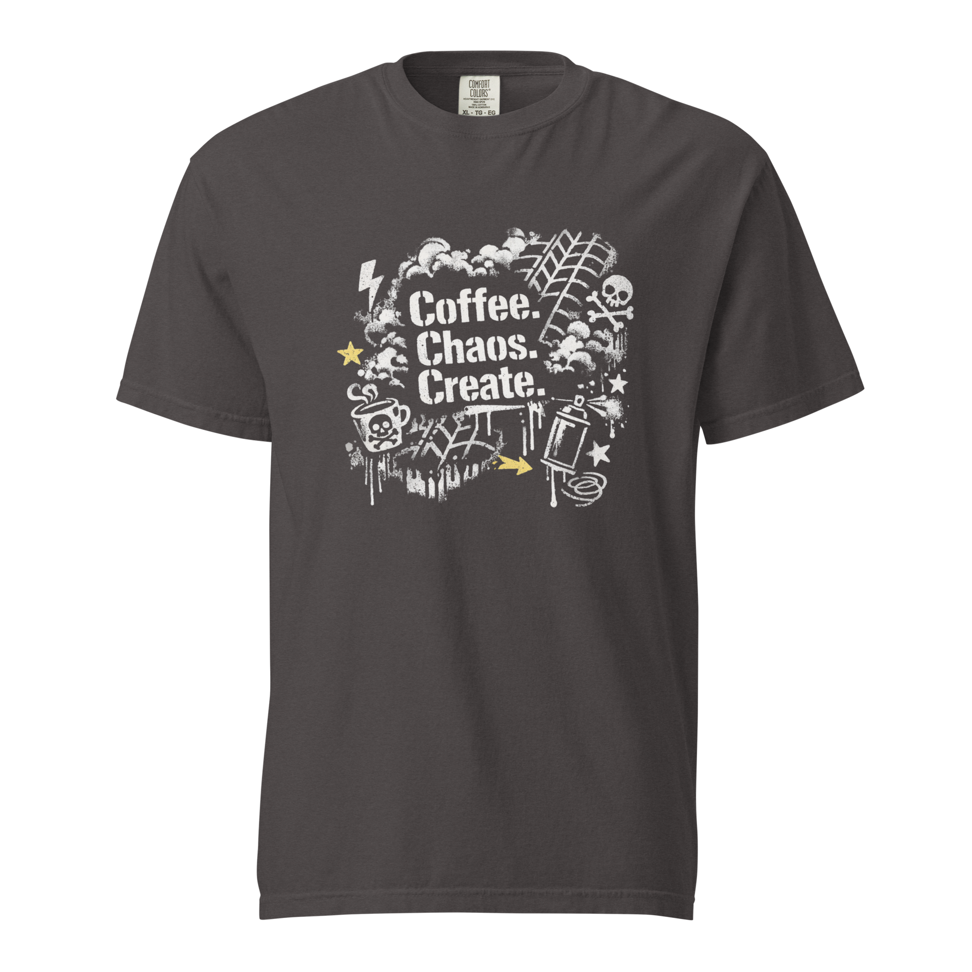 Graues Street-Art T-Shirt mit Coffee & Chaos Design, Reifenprofil-Details und urbanem Graffiti-Vibe.
