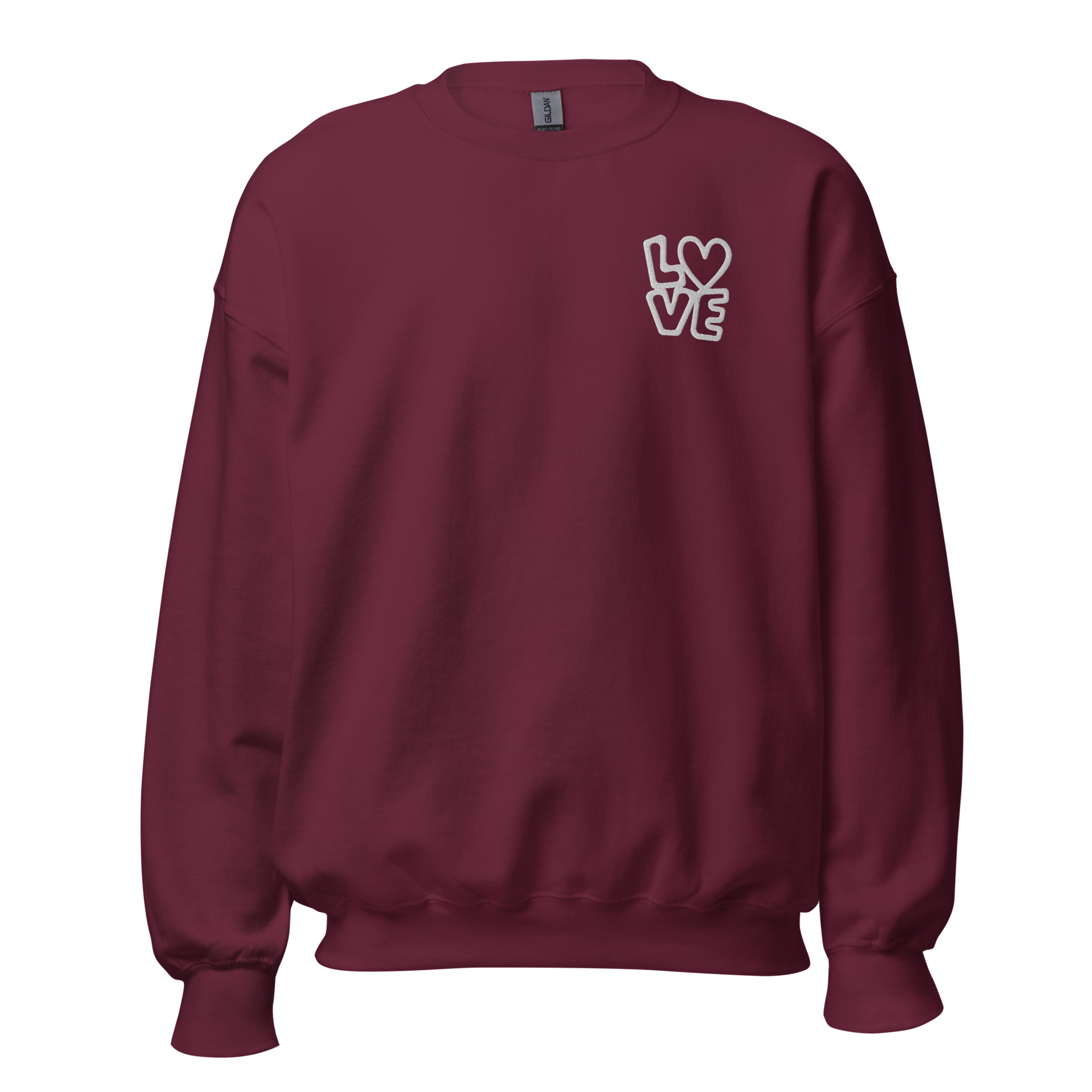 Kastanienroter Hoodie mit LOVE Stickerei bei dem das O durch ein Herz ersetzt ist