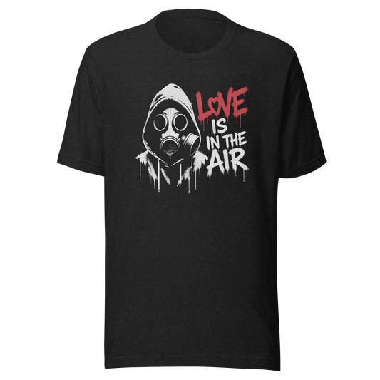 Heather schwarzes T-Shirt mit Gasmaske und Love is in the Air Schriftzug im Streetart Style