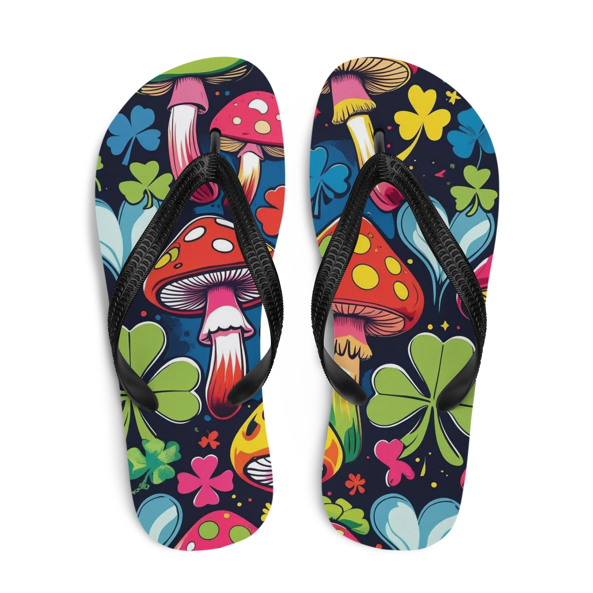 Flip-Flops mit bunten Fliegenpilzen und Kleeblättern bedruckt