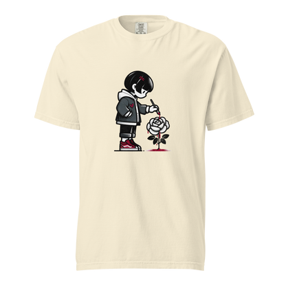 Creme farbendes Unisex T-Shirt mit Mädchen, das eine Rose rot anmalt