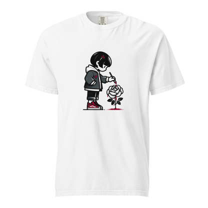 Weißes Unisex T-Shirt mit Mädchen, das eine Rose rot anmalt