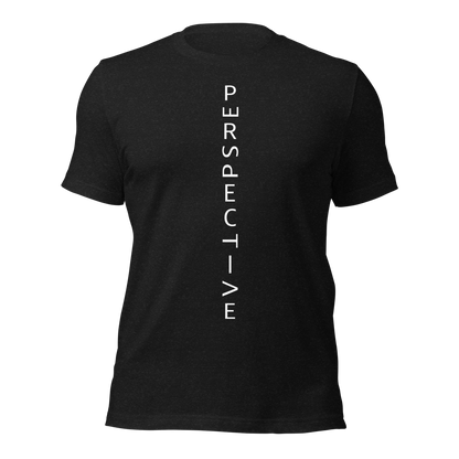 Heather schwarzes Unisex T-Shirt mit minimalistischem Perspective Print mit verdrehten Buchstaben