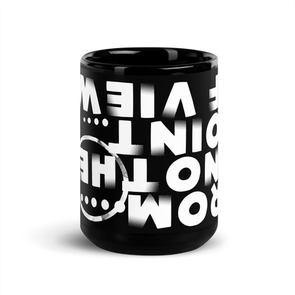 Schwarze Tasse mit From another point of view Text der auf dem Kopf steht Frontansicht