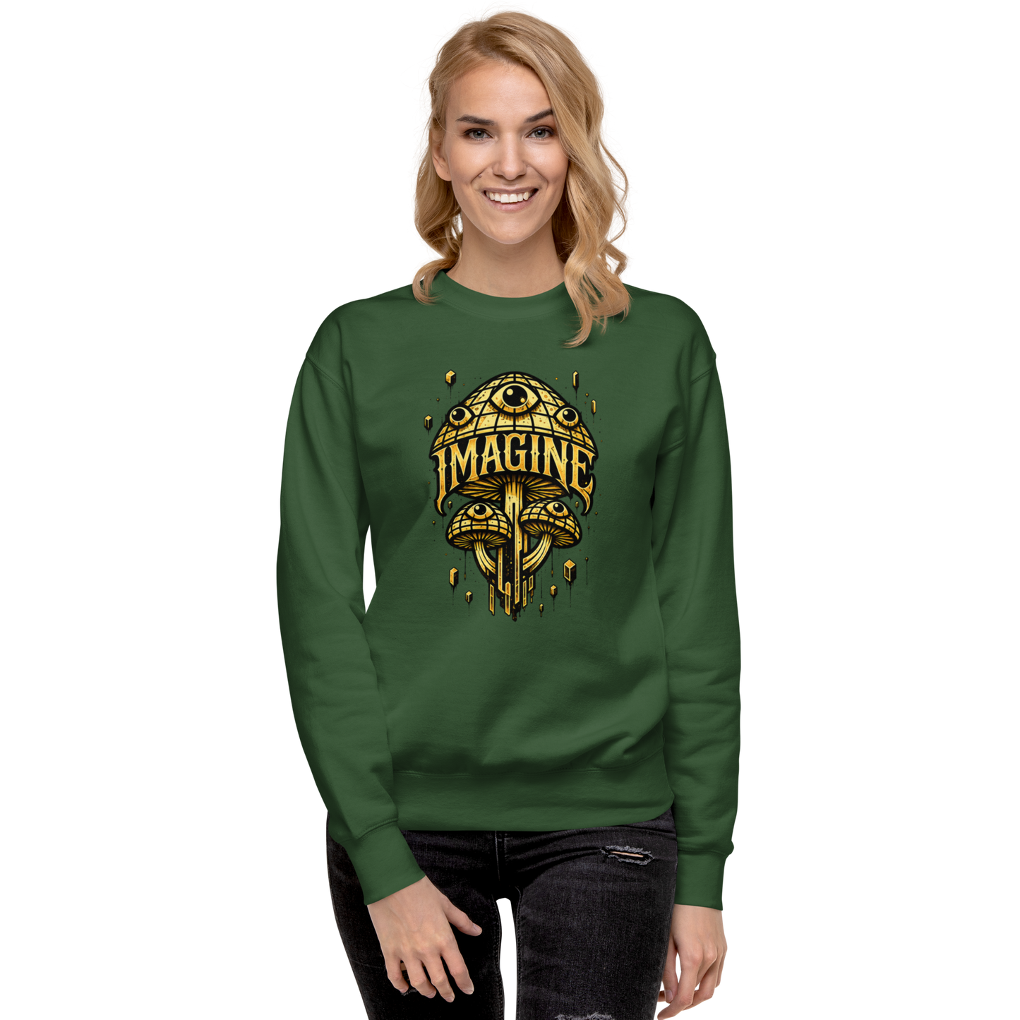 Frau trägt waldgrünen Pullover mit goldenen Pilzen mit Augen bedruckt und dem Schriftzug Imagine