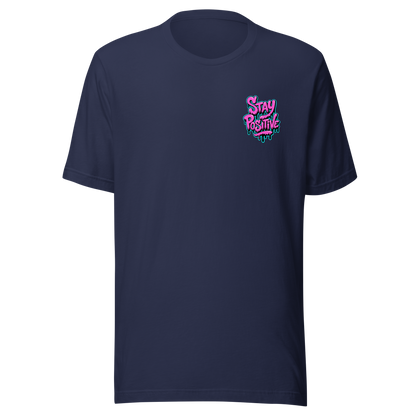 Navy Unisex T-Shirt mit Stay Positive Schriftzug in Pink und blauer Outline mit Farbtropfen