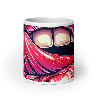 Weiße Tasse mit großem Mund und genießender Zunge Print