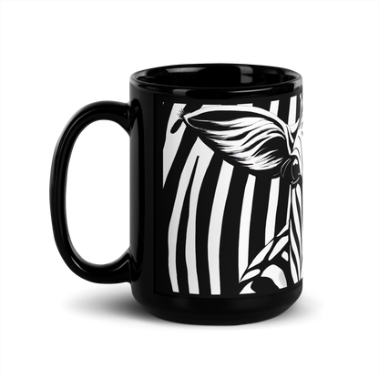 Schwarze glänzende Tasse mit schwarz weiß gestreiften Kuhgesicht linke Ansicht