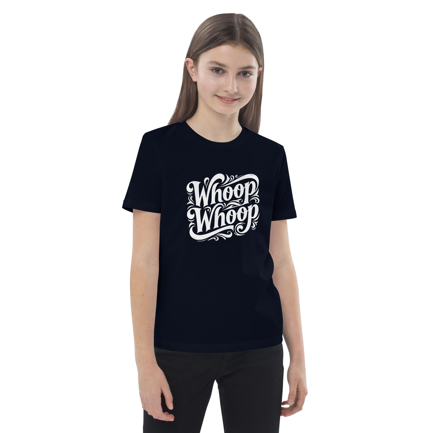 Mädchen trägt ein navy Unisex Kinder T-Shirt mit geschwungenem Whoop Whoop Print