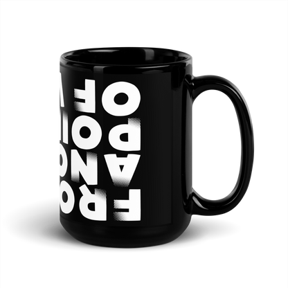 Schwarze Tasse mit From another point of view Text der auf dem Kopf steht Seitenansicht rechts