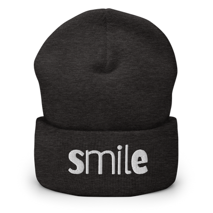 Dunkelgraues Beanie mit smile Schriftzug bestickt