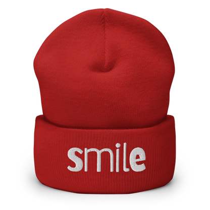 Rotes Beanie mit smile Schriftzug bestickt